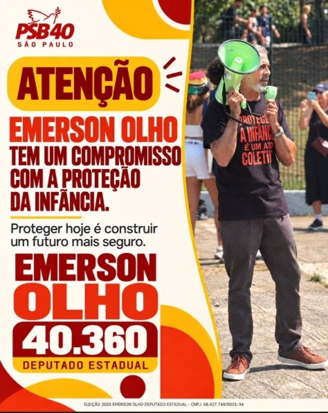 Emerson Olho com megafone em mobilização pela infância
